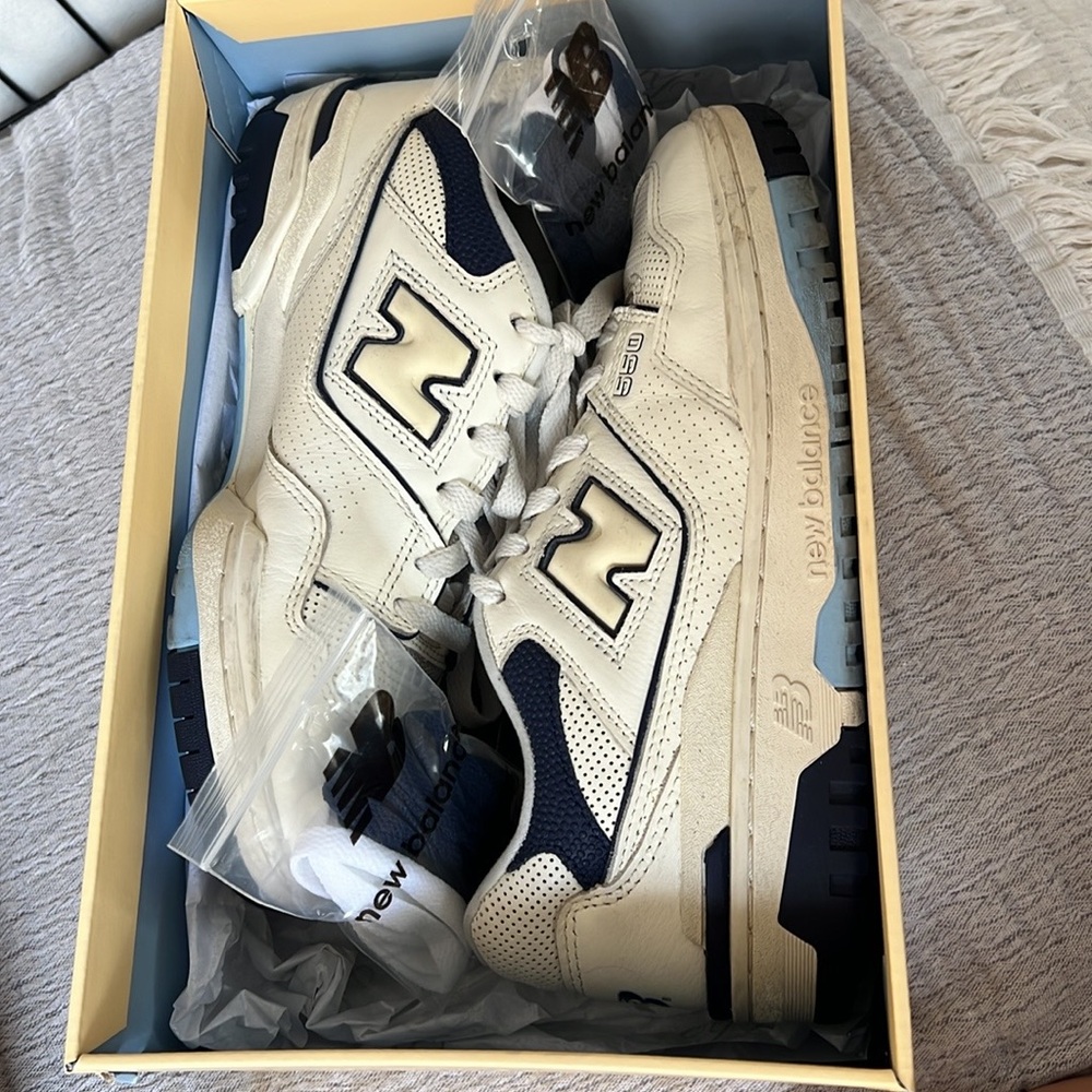 New Balance Men's Sneakers in Cream and Navy